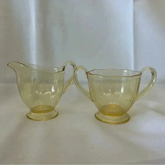 VNTG 1930s Yellow Glass Small Sugar Dish and Creamer Pitcher - Picture 2 of 4